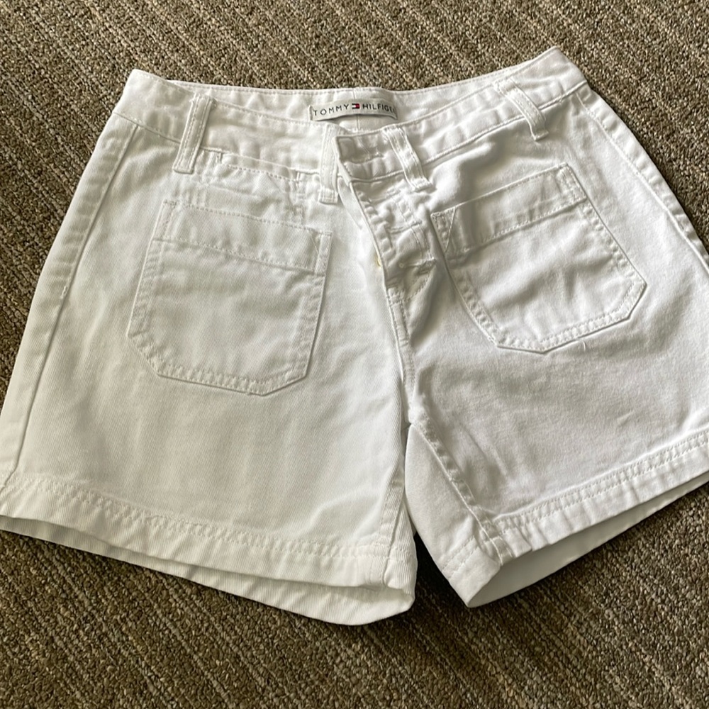 GUC Women’s White Tommy Hilfiger Jean Shorts in size 4. Button Fly
